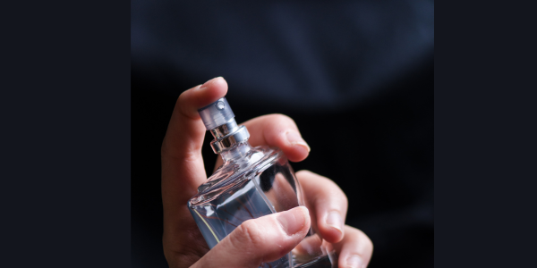 Comment sont fabriqués les parfums ? Voyage au cœur du monde enchanteur de la parfumerie