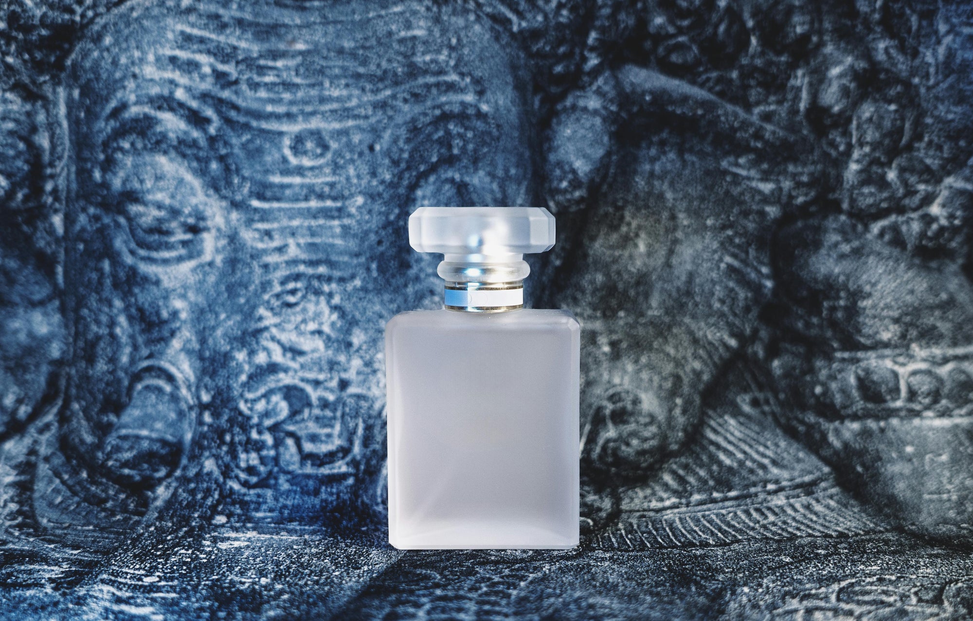 Découvrez et affirmez votre identité olfactive avec Parfum Similaire : trouvez votre parfum pour homme idéal pour tous les jours parmi nos équivalences